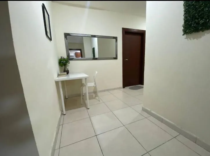 Decent Room With Balcony Near Mall Of The Emirates Dubai Rum i privatbostad